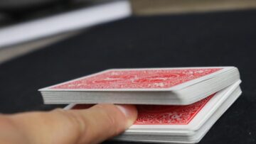 How to do The GREATEST EVER Beginner Card Trick – Tutorial
